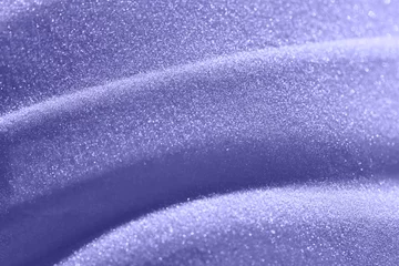 Papier Peint photo Pantone 2022 very peri Texture de neige, fond d& 39 hiver dans la couleur violette très péri de l& 39 année 2022