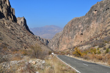 Autumn panorama of a mountain road. Asphalt road in the mountains.