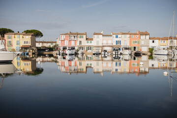 Obraz premium Sunrise in Port Grimaud, lacustre village in the south of France
