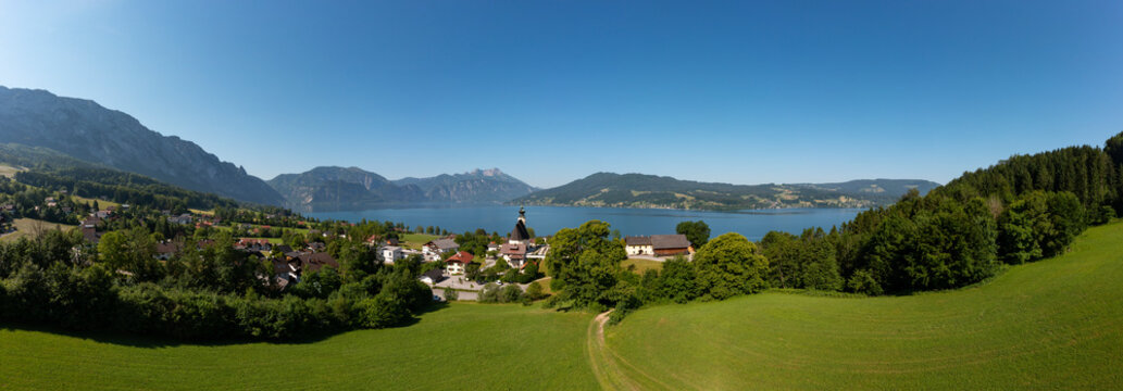 Austria, Upper Austria, Steinbach am Attersee, Drone panorama of small town on shore of Lake Atter