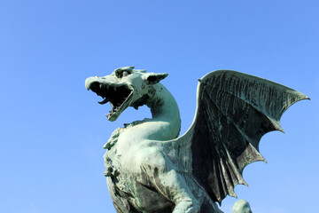 Statua di drago del Ponte dei draghi a Lubiana