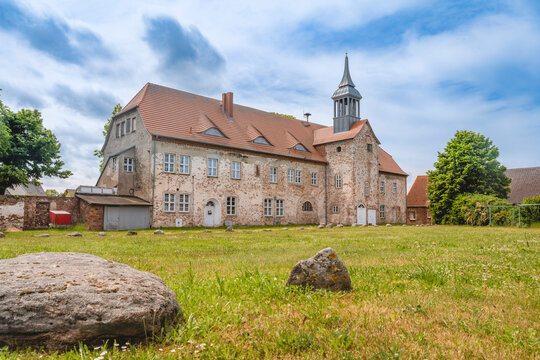 Germany, Mecklenburg-Western Pomerania, Pudagla, Rocks in front ofPudagla Castle
