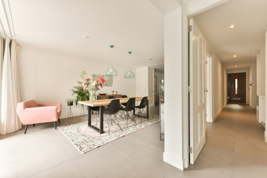 Spacious apartment with dining zone