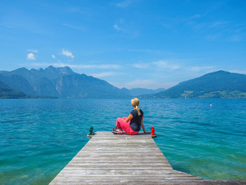 Salzkammergut - Frau am Attersee