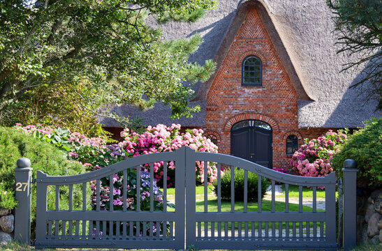 A Beautiful Reed House In Sylt