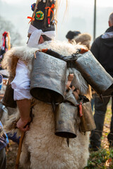 La Vijanera es una mascarada de invierno con multitud de personajes. Este carnaval se celebra cada primer domingo del año en Silió (Cantabria). Los zarramacos danzan haciendo sonar los campanos.