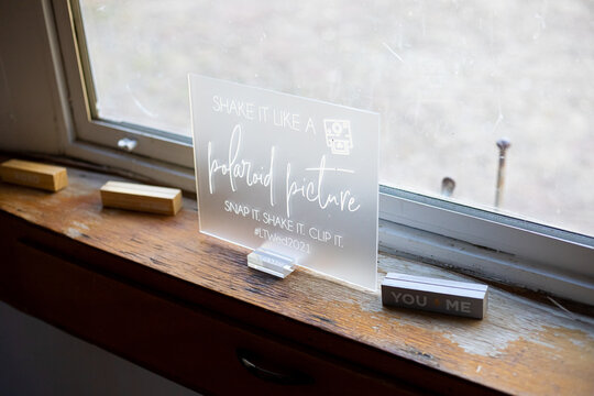 poloroid sign