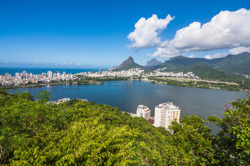 Fototapeta na wymiar View of Lagoa Rodrigo de Freitas (Rodrigo de Freitas Lagoon) from a viewpoint at Parque da Catacumba - Rio de Janeiro, Brazil