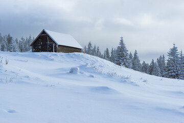 Winter house © Mazelowy