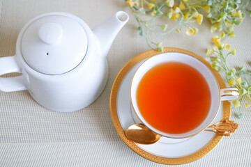 紅茶とティーポット