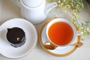 紅茶とチョコレートケーキ　ティータイムイメージ