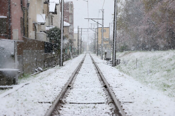 粉雪と線路