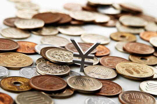Yen sign and Japanese coins