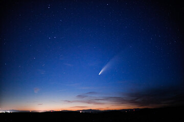 comet in the night sky - obrazy, fototapety, plakaty