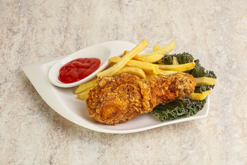 Crispy chicken leg with fry potato