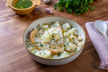 zuppa rustica di cavolfiore