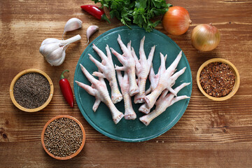 zampe di pollo crude