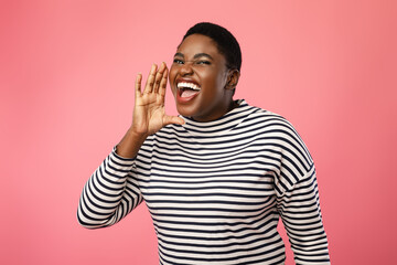 African American Lady Shouting Holding Hand Near Mouth, Pink Background