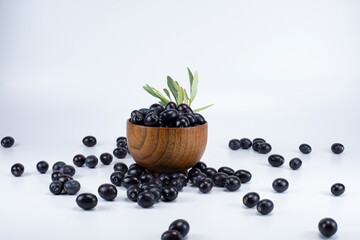Fototapeta na wymiar Black olives set isolated on a white background.