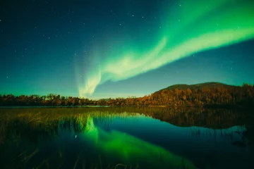 Fotobehang aurora boven het meer © Johan