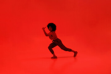 Fototapeta na wymiar Young black woman dancing hip hop dance