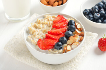 Porridge with strawberry, blueberries and nuts