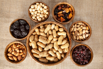 mixed nuts and dried fruits