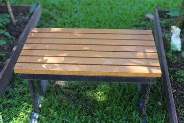 Naklejka premium Wooden bench in the park