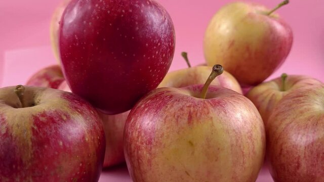 Ein Haufen Roter &Auml;pfel
