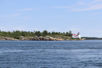 Obraz premium Lighthouse Lake and Rocks