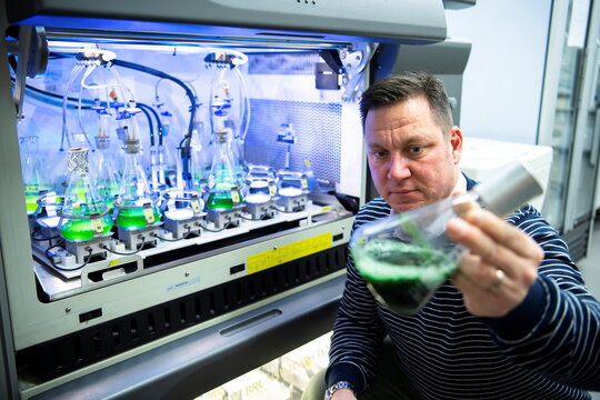 Experiments with algae at the Technical University of Munich in Garching