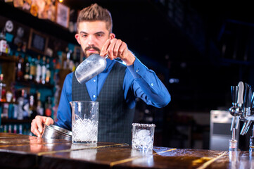 Barman formulates a cocktail on the pothouse