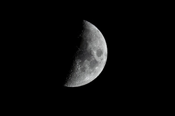Close up of a waxing crescent moon and lunar surface on 10 December 2021 © Nigel