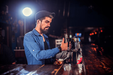 Focused tapster surprises with its skill bar visitors at the night club