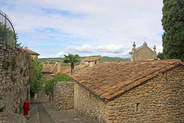 Obraz premium Street in Vaison-la-Romaine, France 