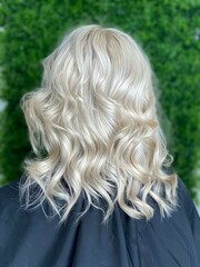 Naklejka premium beautiful hair. hair. dyed hair. hair coloring. dyed hair in a beauty salon.