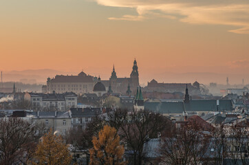 Fototapeta premium Krakow Old Town with Wawel castle in early morning