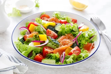 Poster Salted salmon salad with fresh green lettuce, cucumbers, tomato, bell pepper and red onion. Ketogenic, keto or paleo diet lunch bowl © Sea Wave