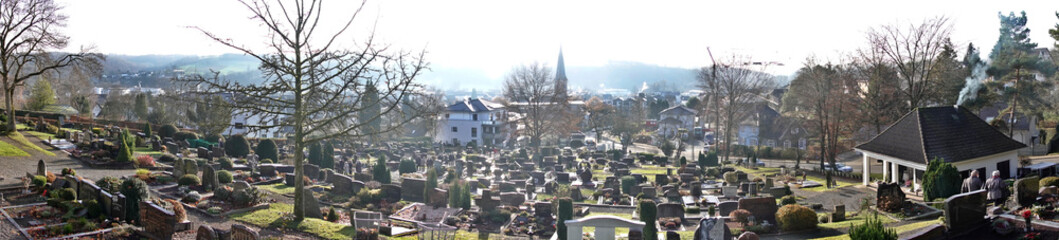 Blick vom katholischen Friedhof über Overath