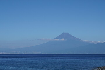 Fototapeta na wymiar 海から見える富士山