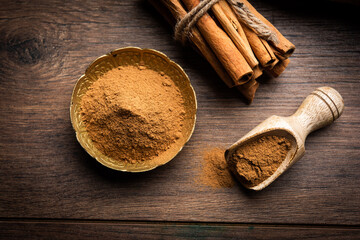 Cinnamon sticks and powder