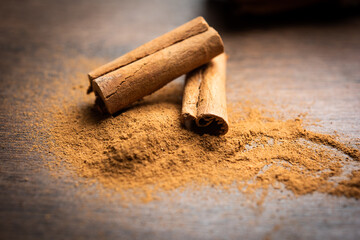 Cinnamon sticks and powder