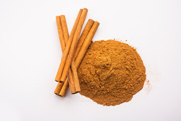 Cinnamon sticks and powder