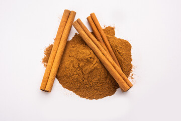 Cinnamon sticks and powder