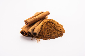 Cinnamon sticks and powder