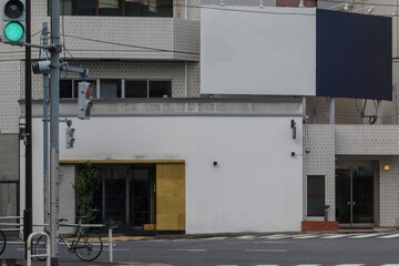 Fototapeta na wymiar 星条旗通りの交差点　東京、六本木7丁目の街の風景