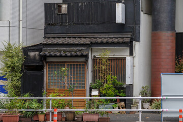 東京、六本木7丁目の街の風景　東京ミッドタウンと面するエリア