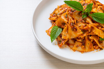 farfalle pasta with basil and garlic in tomato sauce