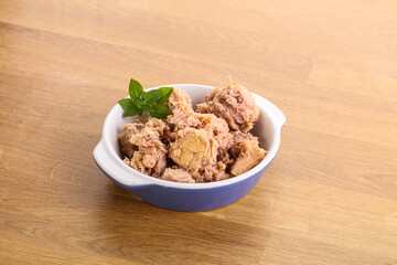 Canned tuna fish with oil