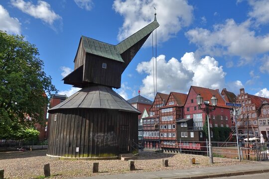 Kran am Alten Hafen in L&uuml;neburg